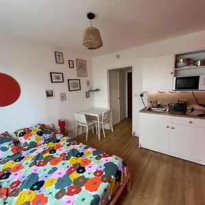 adorable-studio-equipe-plein-centre-proche-foch.hotels-rhonealpes.com/